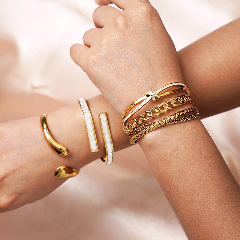 BRACELETS & BANGLES